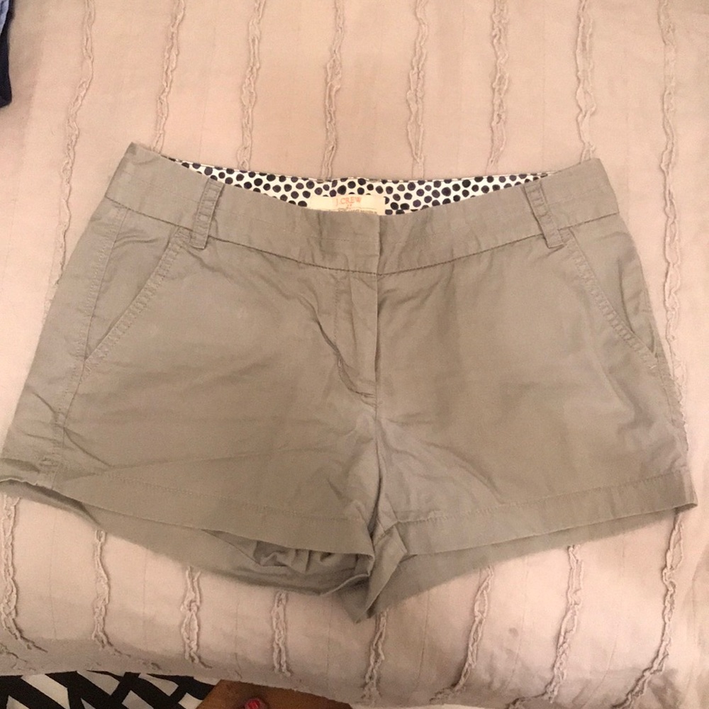 Women’s J. Crew classic chino shorts, size 6